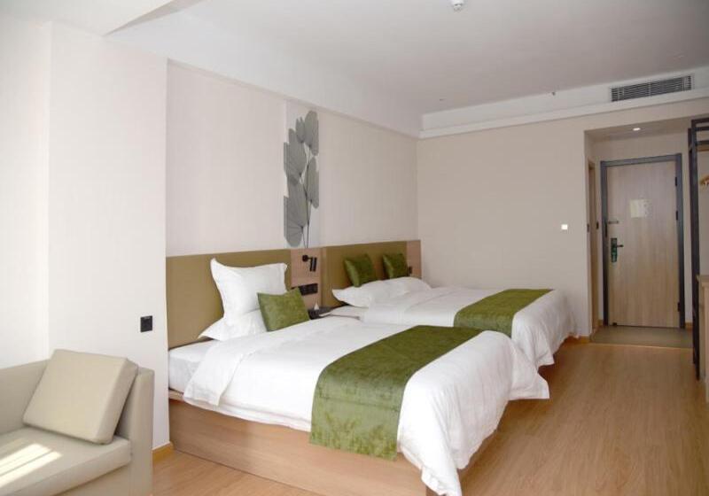 Номер Стандарт Трехместный, Greentree Inn Express Hotel Heyuan N1 High Fountain