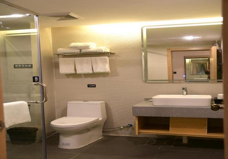 חדר סטנדרט לשלושה, Greentree Inn Express Hotel Heyuan N1 High Fountain