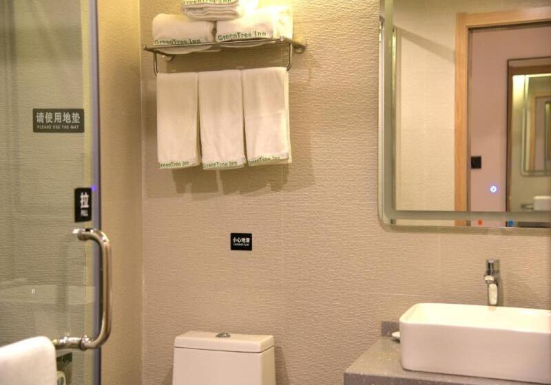 Номер Стандарт Трехместный, Greentree Inn Express Hotel Heyuan N1 High Fountain
