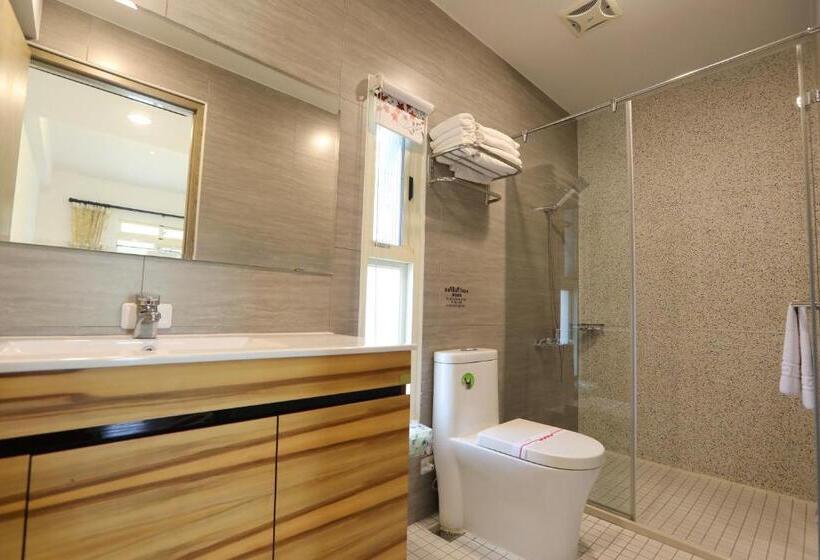 اتاق استاندارد چهار تخته, Amy+ Bnb