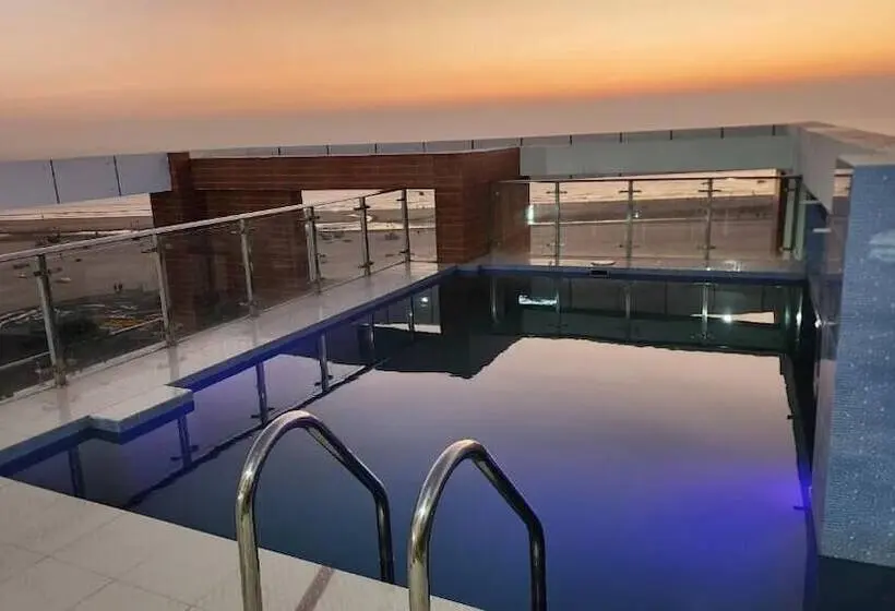 Deluxe Suite Sea View, Cox Rotana