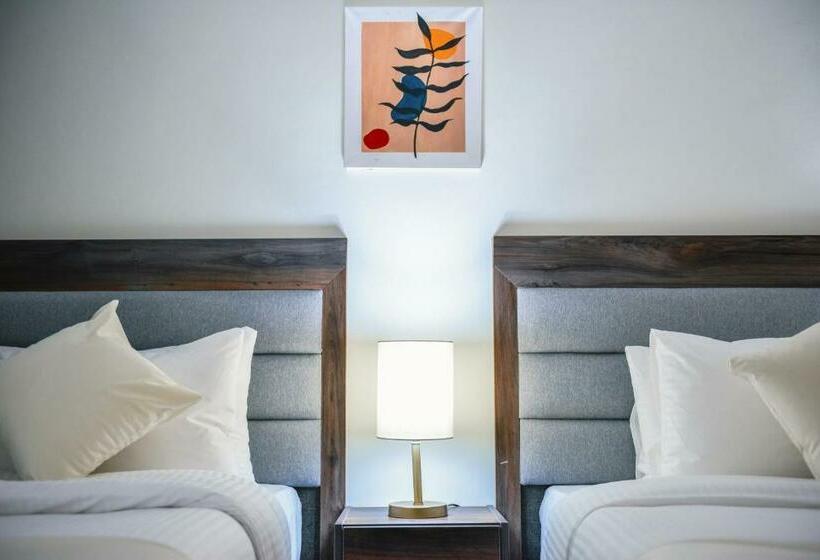 اتاق لوکس, Petra Castle