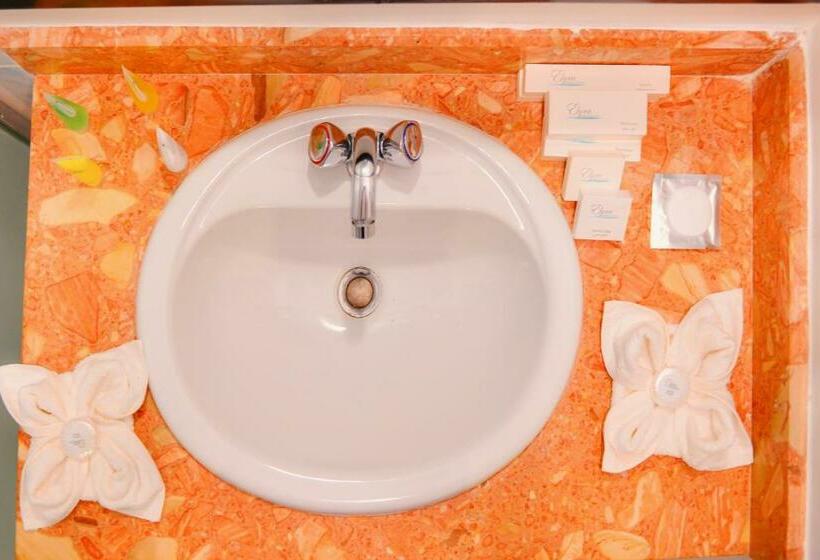 اتاق لوکس, Petra Castle