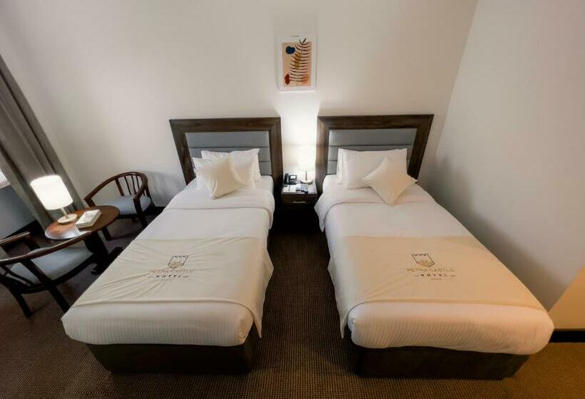 اتاق لوکس, Petra Castle