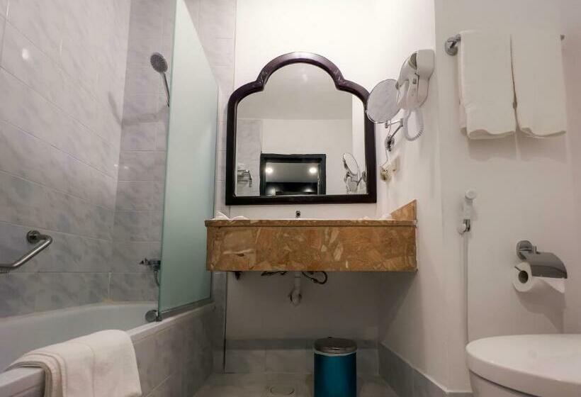 اتاق لوکس, Petra Castle