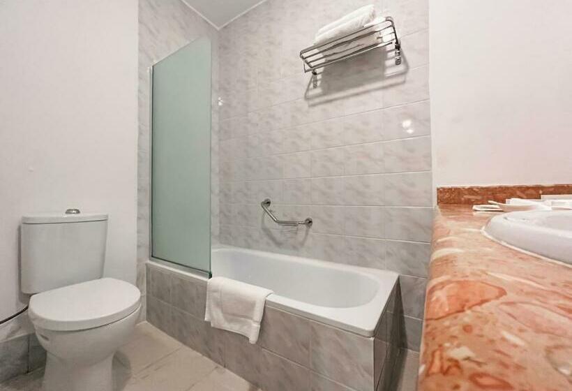 اتاق استاندارد سه نفره, Petra Castle