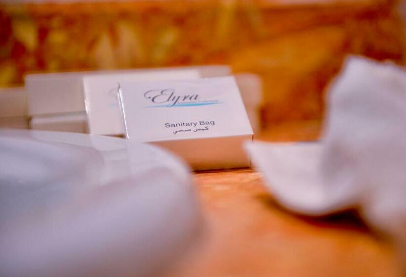 اتاق استاندارد سه نفره, Petra Castle