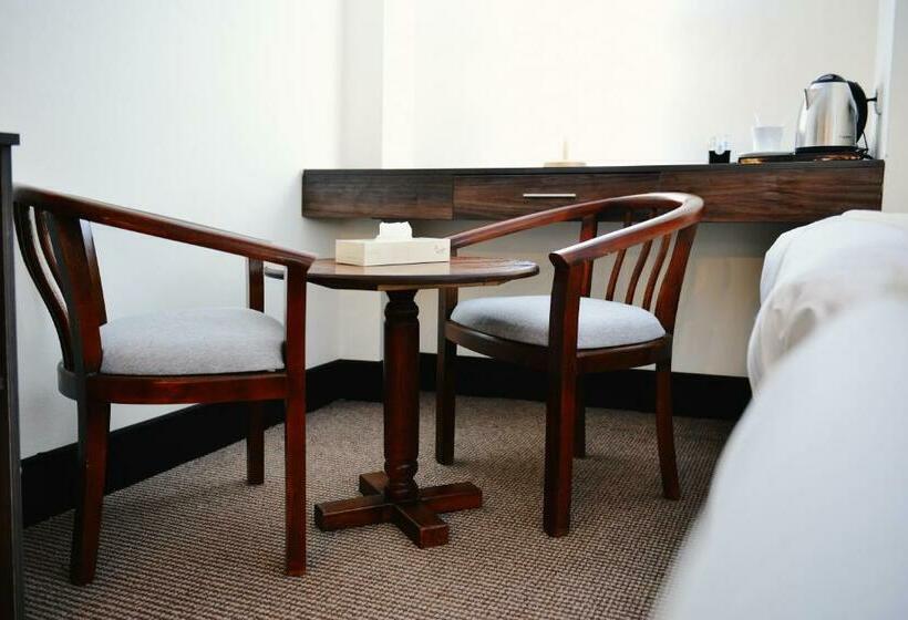 اتاق استاندارد سه نفره, Petra Castle