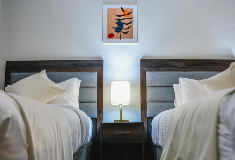 اتاق لوکس, Petra Castle