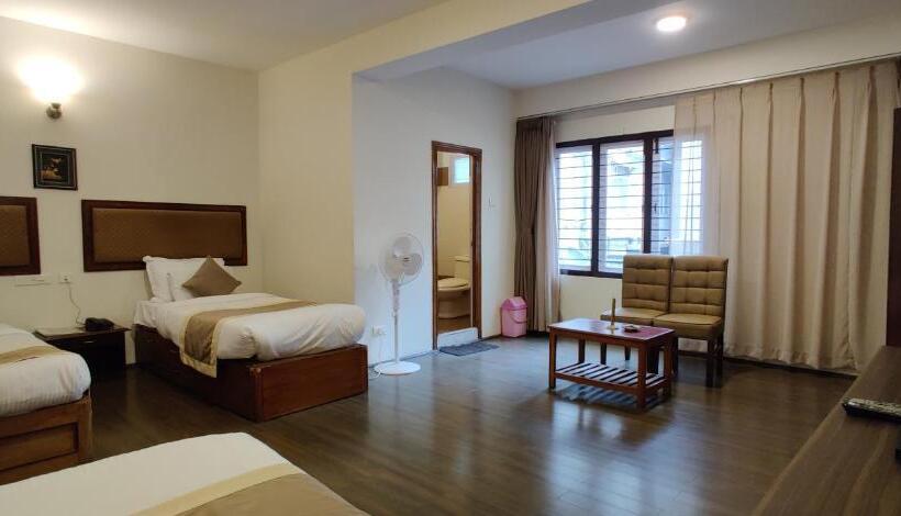 اتاق استاندارد سه نفره, Rendezvous