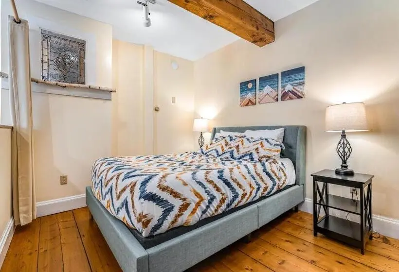 Standard-studio, Stowe Mountain Road Escape