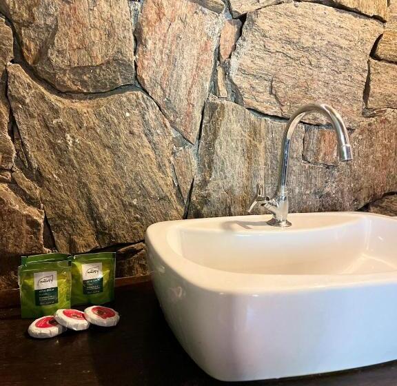 اتاق اکونومی, Pousada Do Adriano