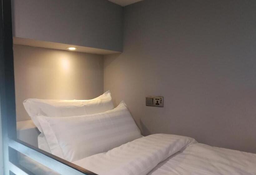اتاق استاندارد چهارنفره با سرویس بهداشتی مشترک, Sunbay Inn