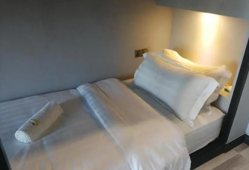 Standard Neljän Hengen Huone Jaettu Kylpyhuone, Sunbay Inn