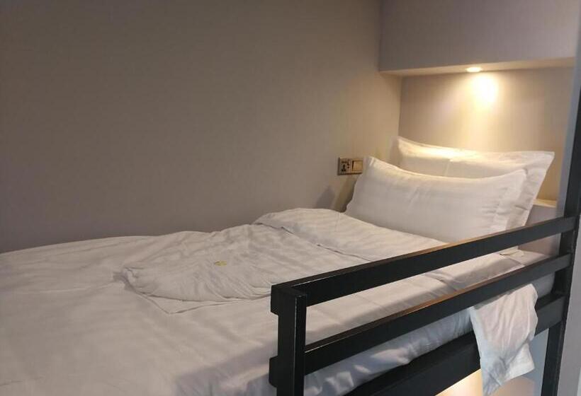 اتاق استاندارد چهارنفره با سرویس بهداشتی مشترک, Sunbay Inn