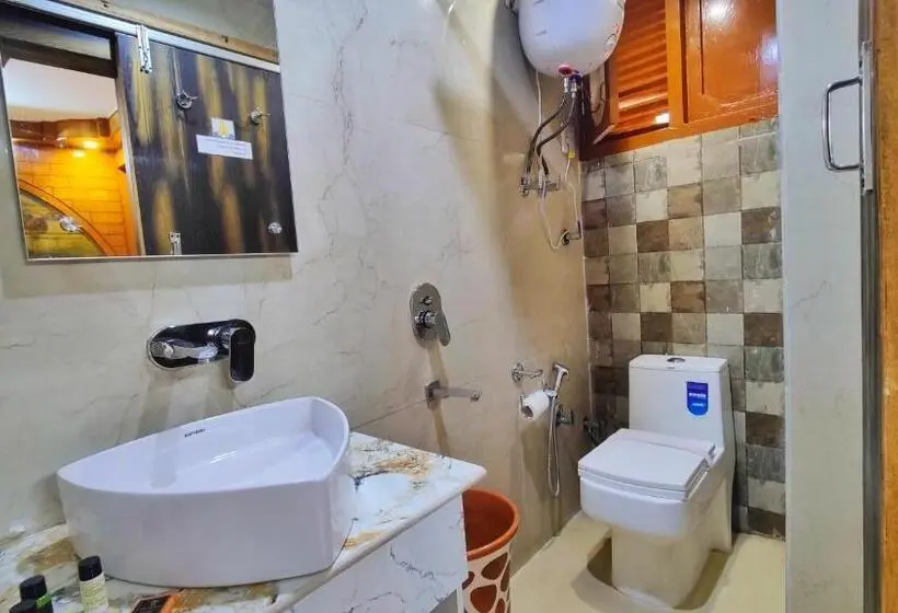 اتاق لوکس, Auckland Hotel And Restaurant Near Mall Road