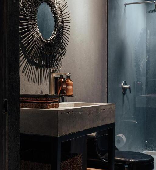 اتاق لوکس, Sui Boutique