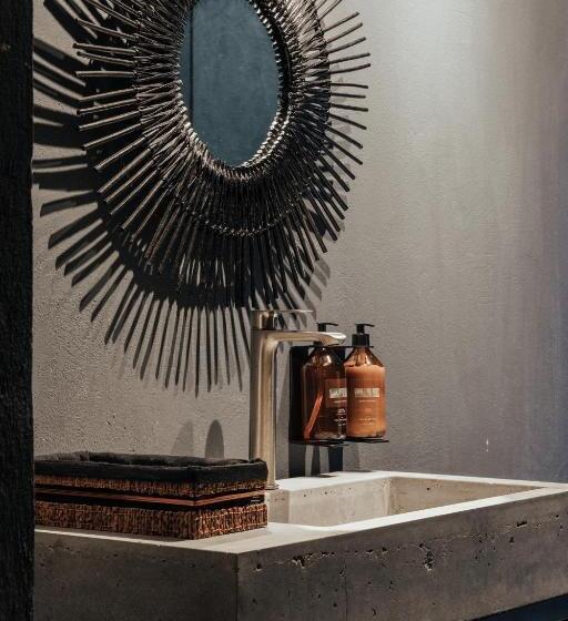 اتاق لوکس, Sui Boutique