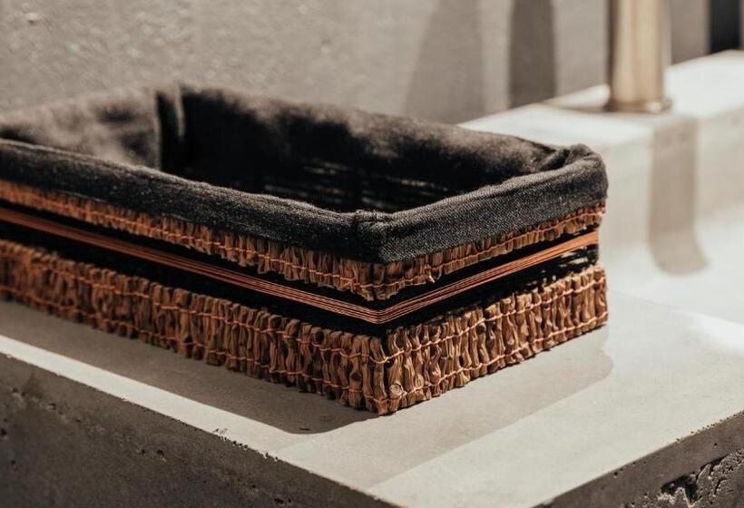 اتاق لوکس, Sui Boutique