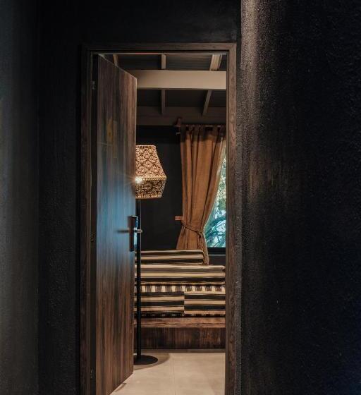 سوییت خانوادگی, Sui Boutique