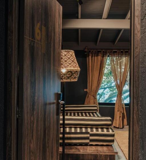 سوییت خانوادگی, Sui Boutique