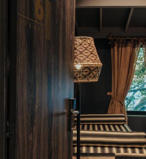 سوییت خانوادگی, Sui Boutique