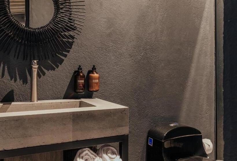 سوییت خانوادگی, Sui Boutique