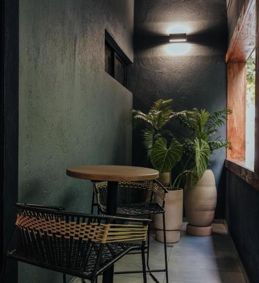 سوئیت با بالکن, Sui Boutique