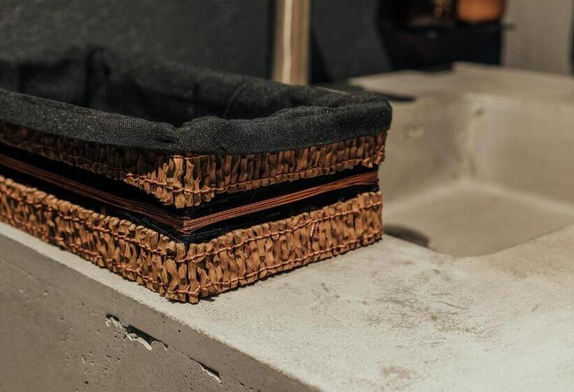 سوئیت با بالکن, Sui Boutique