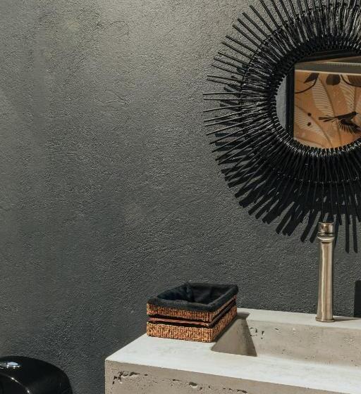 سوئیت با بالکن, Sui Boutique