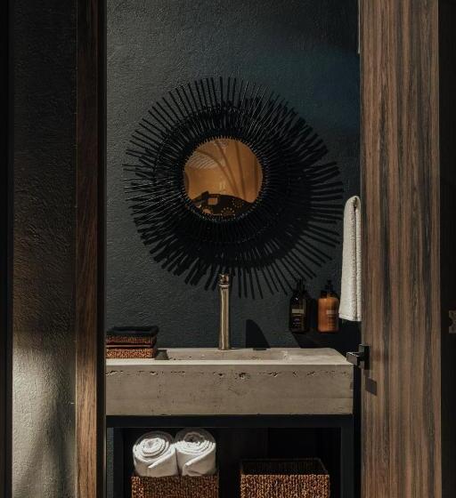 سوئیت با بالکن, Sui Boutique