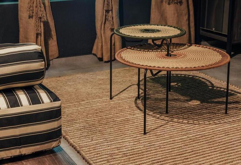 سوییت خانوادگی, Sui Boutique