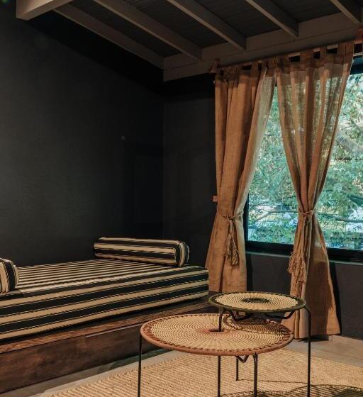 سوییت خانوادگی, Sui Boutique