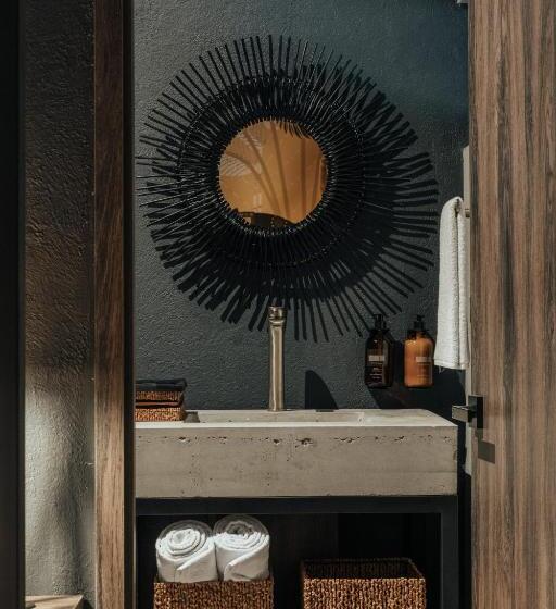 سوئیت با بالکن, Sui Boutique