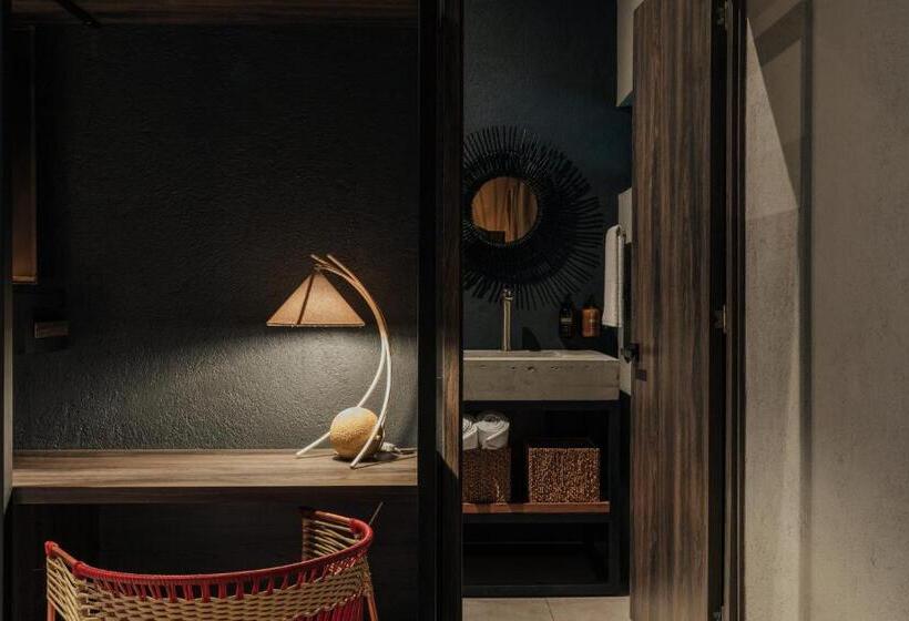 سوئیت با بالکن, Sui Boutique