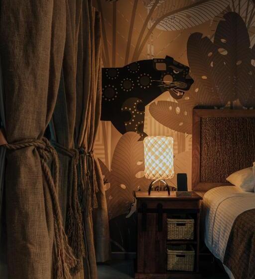 سوئیت با بالکن, Sui Boutique