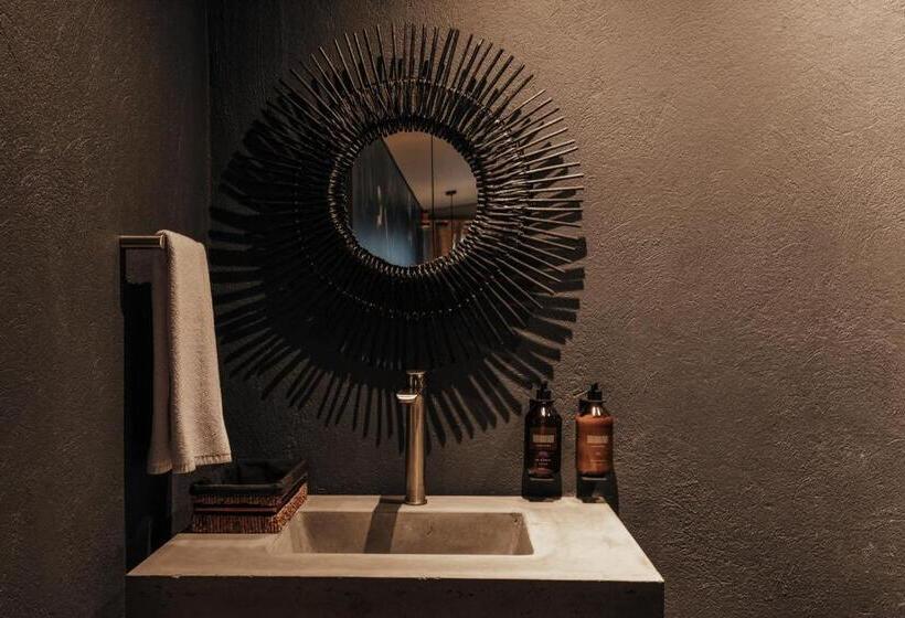 اتاق لوکس, Sui Boutique