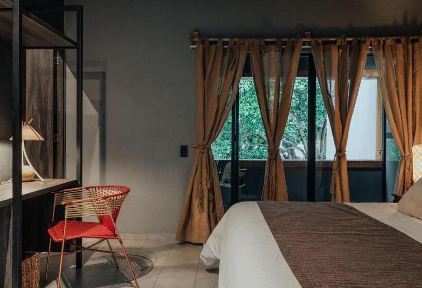 سوئیت با بالکن, Sui Boutique