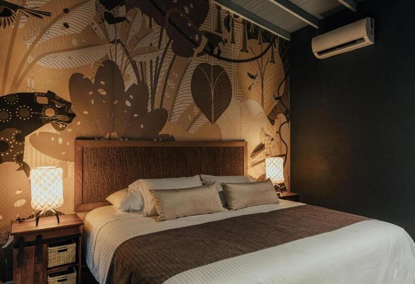 سوئیت با بالکن, Sui Boutique