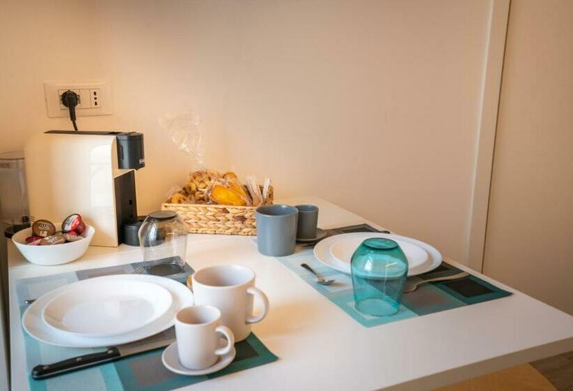 Четырехместный Номер Стандарт с Балконом, Vico Blu