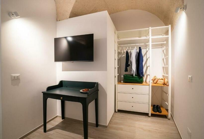 Четырехместный Номер Стандарт с Балконом, Vico Blu