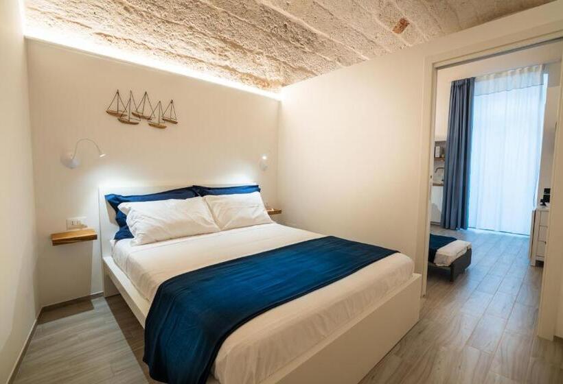 Четырехместный Номер Стандарт с Балконом, Vico Blu