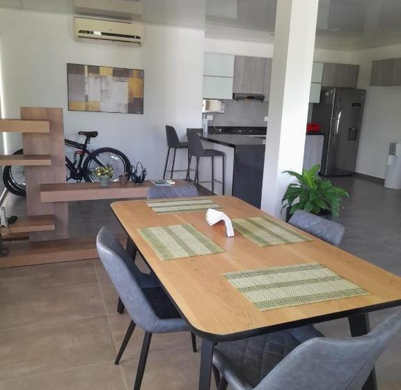 استودیو خانوادگی, Posada Nativa Trinsan Campestre