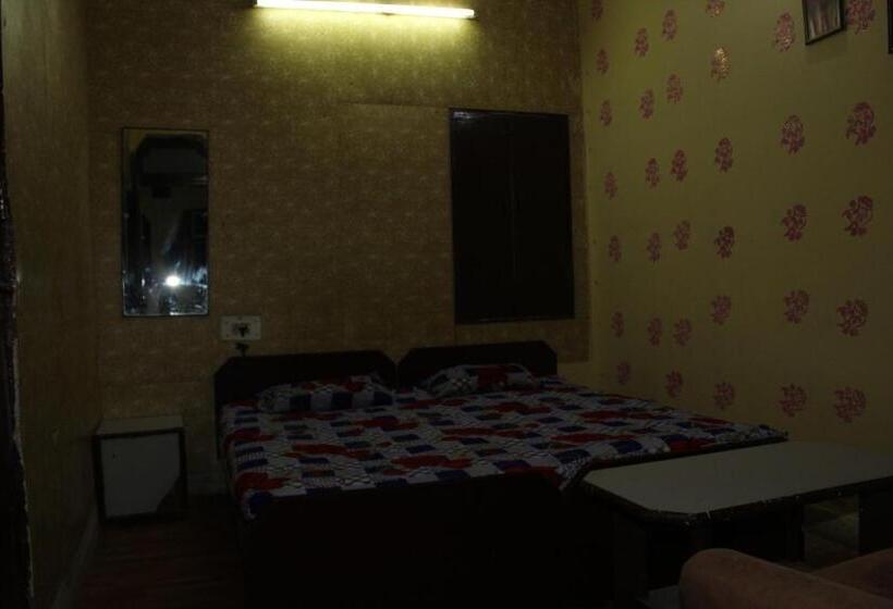 غرفة ديلوكس, Raj