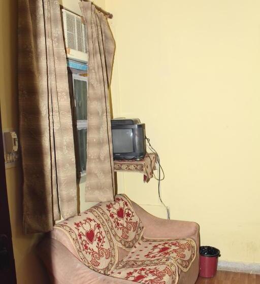 غرفة ديلوكس, Raj