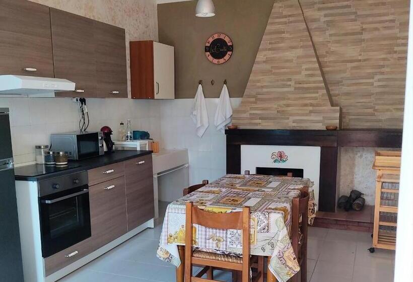 דירת חדר נוף לגינה, Il Corbezzolo