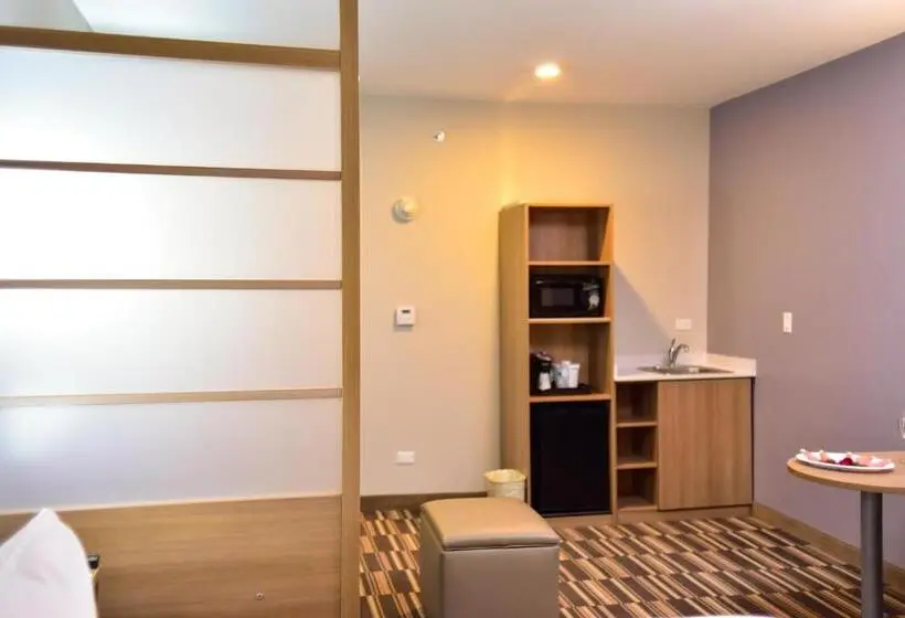 キングサイズベッドのスイートルーム, Microtel Inn & Suites By Wyndham Cuauhtemoc Campos Menonitas