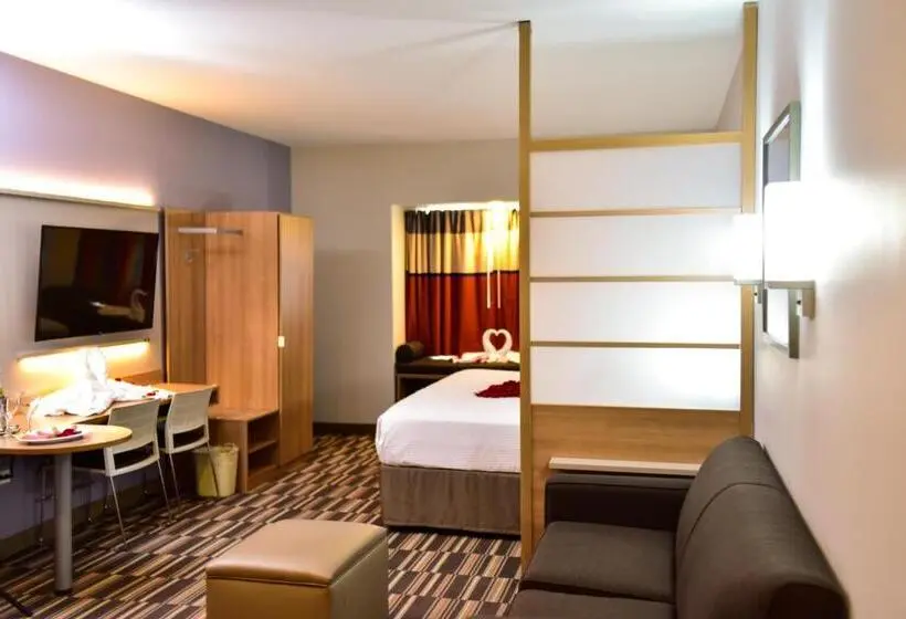 キングサイズベッドのスイートルーム, Microtel Inn & Suites By Wyndham Cuauhtemoc Campos Menonitas