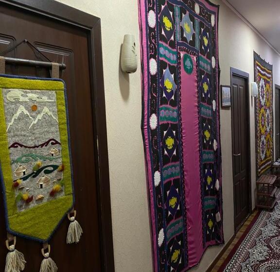 اتاق استاندارد سه نفره, National Hostel