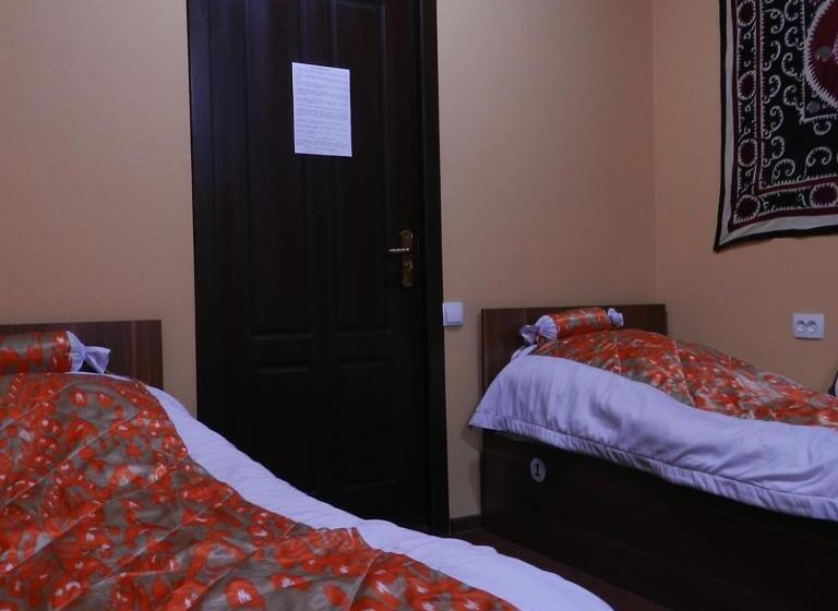 اتاق استاندارد سه نفره, National Hostel